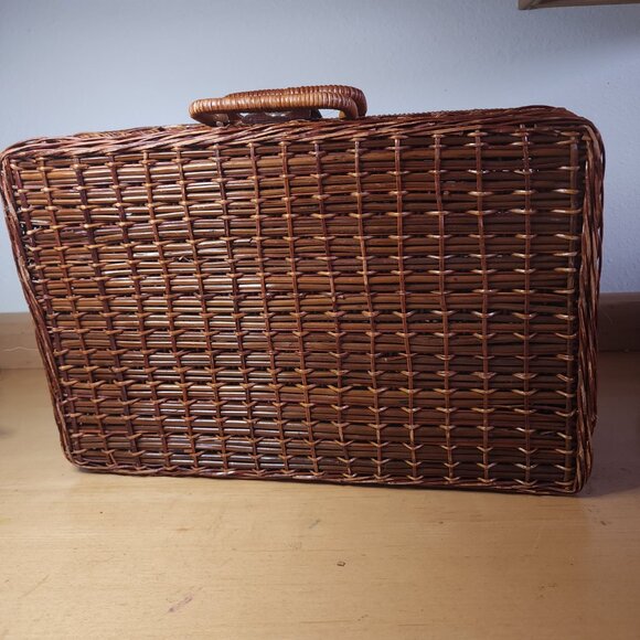 Vintage Picnic Basket Wicker Bamboo Suitcase Woven Lid Latched Mid Century - Picture 6 of 10